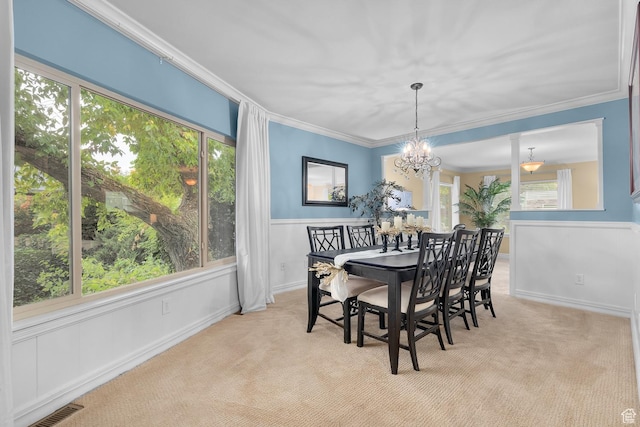 dining room with visible vents, carpet, crown molding, and a notable chandelier