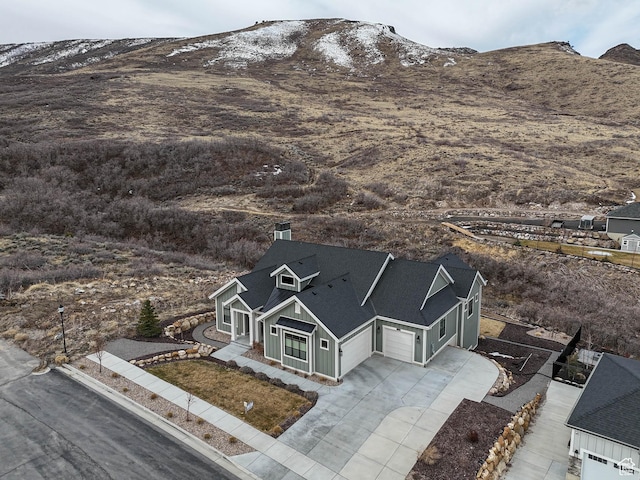bird's eye view with a mountain view