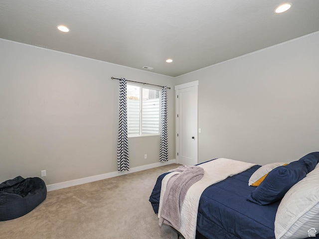 bedroom with light carpet, visible vents, recessed lighting, and baseboards