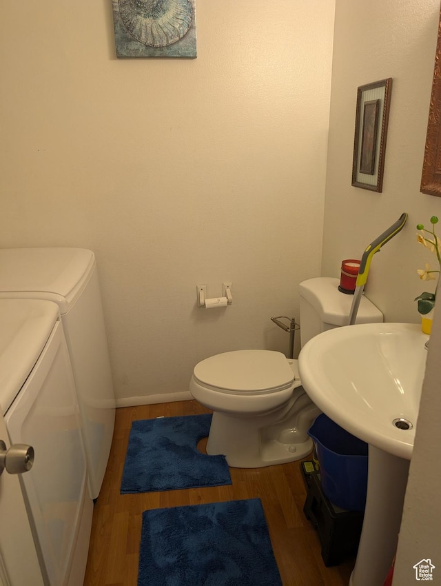 556 W 800 N Unit 18, Provo, UT 84601 - bathroom with toilet, wood finished floors, washing machine and clothes dryer, and baseboards