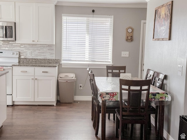 3140 S 4140 W, West Valley City, UT 84120 - dining area with baseboards, wood finished floors, and ornamental molding