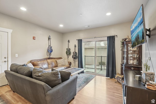 living area with recessed lighting, light wood-style flooring, and visible vents