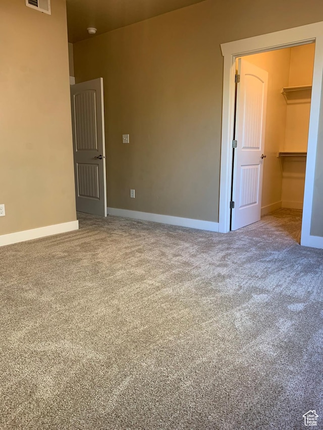 unfurnished room featuring visible vents, carpet flooring, and baseboards