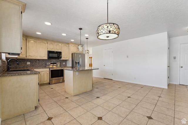 3902 W Angus Dr, South Jordan, UT 84009 - kitchen with appliances with stainless steel finishes, a sink, a center island, backsplash, and recessed lighting