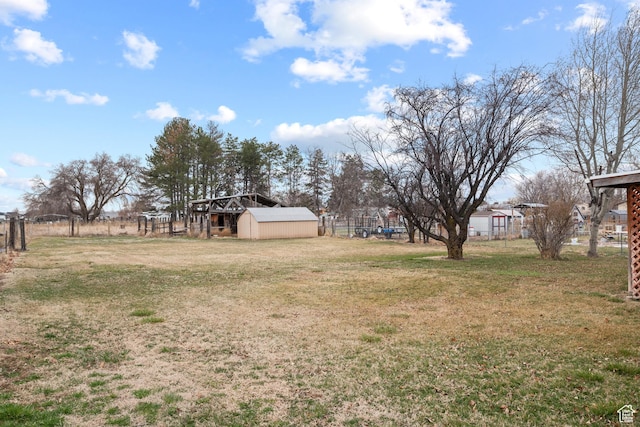 view of yard with an outbuilding and fence