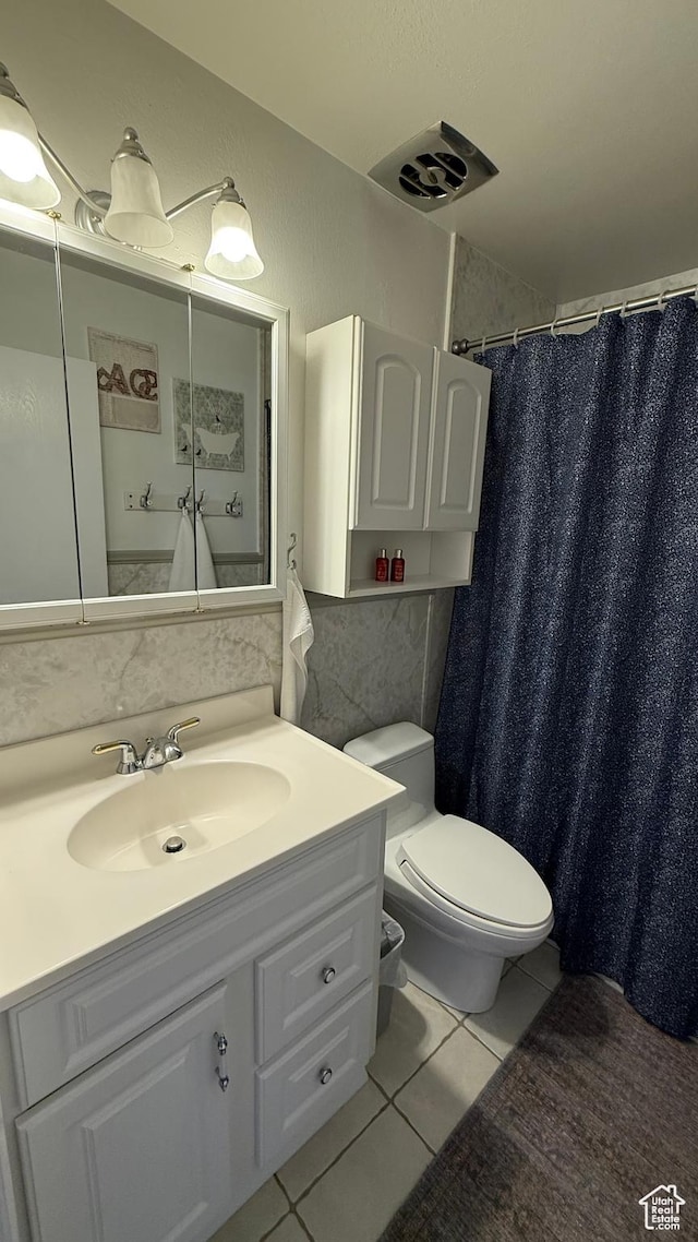 82 W 500 N, Vernal, UT 84078 - full bath featuring decorative backsplash, a shower with shower curtain, toilet, vanity, and tile patterned flooring