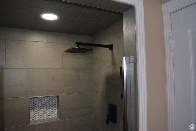 4023 W Severn Cir S, Jordan, UT 84009 - bathroom featuring tiled shower