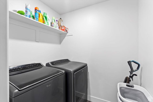 washroom featuring laundry area, independent washer and dryer, and baseboards