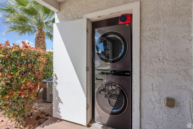 1845 W Canyon Dr S Unit 1610, St George, UT 84770 - laundry area featuring laundry area and stacked washer and clothes dryer