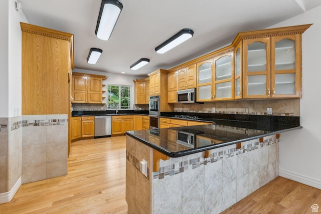 710 E Ridge Crest Ct S, Alpine, UT 84004 - kitchen with light wood finished floors, appliances with stainless steel finishes, glass insert cabinets, and a peninsula