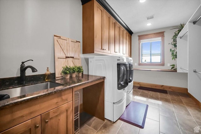 29125 N 11090 E, Fairview, UT 84629 - washroom featuring a sink, cabinet space, visible vents, recessed lighting, and washing machine and dryer