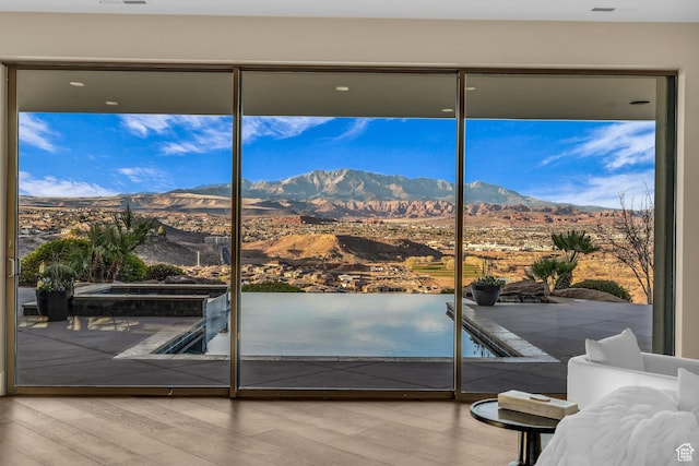 2031 E Cliff Point Dr, St George, UT 84790 - interior space featuring visible vents, a healthy amount of sunlight, and a mountain view