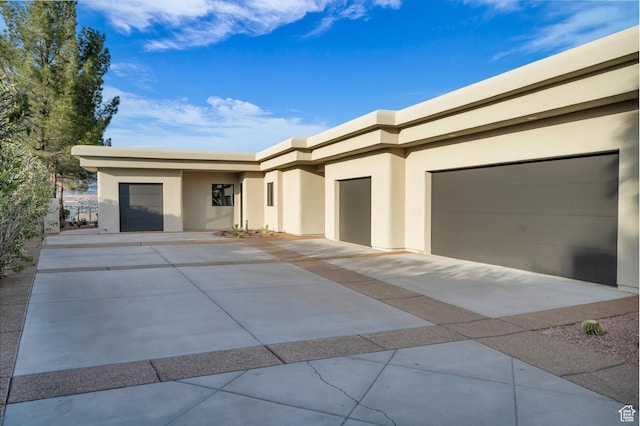 2031 E Cliff Point Dr, St George, UT 84790 - view of front of home featuring stucco siding, concrete driveway, and an attached garage
