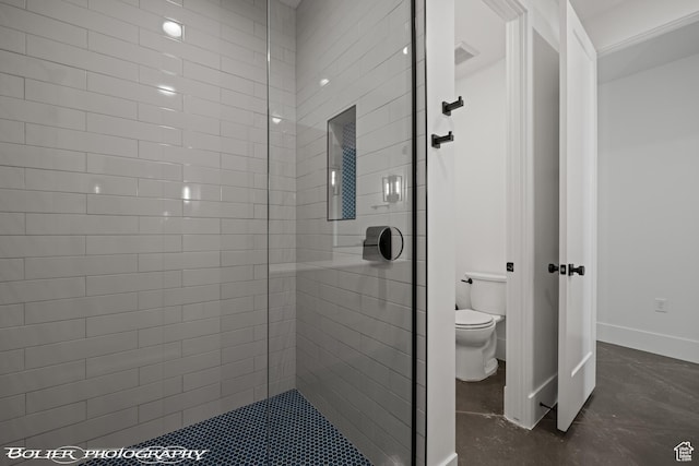 3218 E Rimrunner Dr, St George, UT 84790 - full bath with tiled shower, visible vents, toilet, and baseboards
