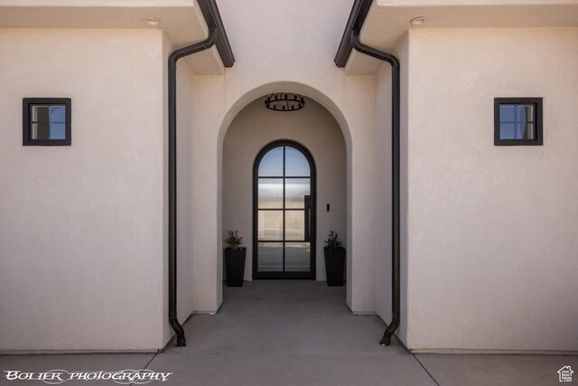 3218 E Rimrunner Dr, St George, UT 84790 - doorway to property with stucco siding