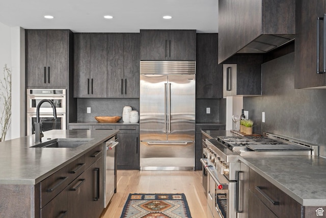 915 Farrell Farm Cir, Midway, UT 84049 - kitchen with light wood-type flooring, custom range hood, a sink, premium appliances, and tasteful backsplash