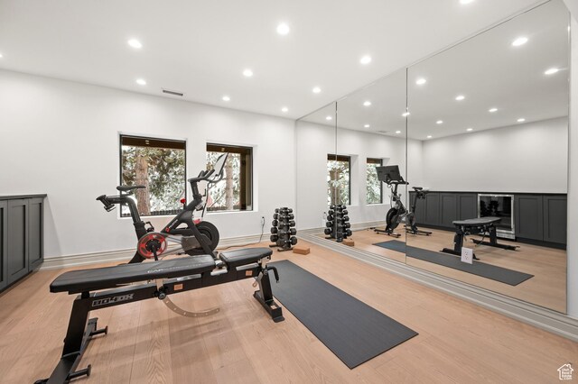 2651 E Hiawatha Cir, Salt Lake City, UT 84108 - exercise room with recessed lighting, visible vents, light wood-type flooring, and baseboards