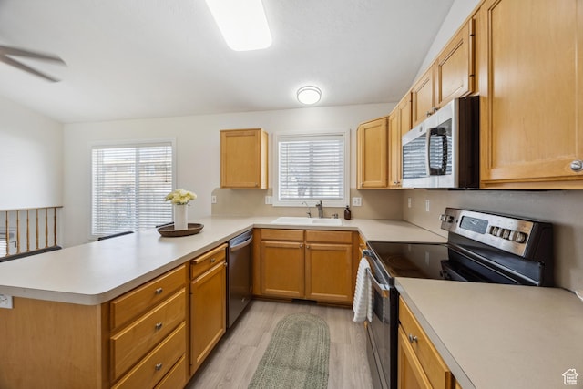 696 W 1275 N, Farmington, UT 84025 - kitchen featuring appliances with stainless steel finishes, a sink, a peninsula, light countertops, and light wood finished floors
