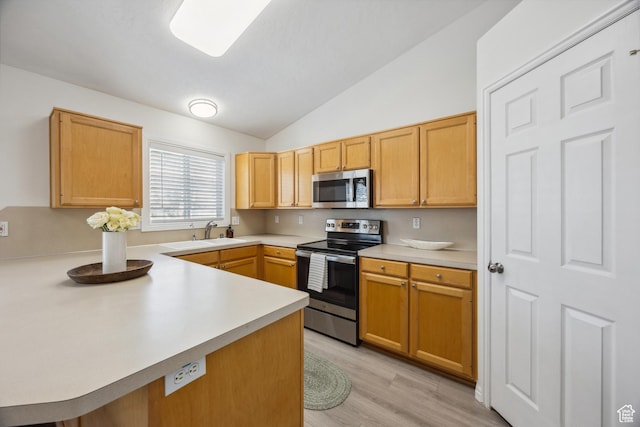 696 W 1275 N, Farmington, UT 84025 - kitchen featuring appliances with stainless steel finishes, vaulted ceiling, light countertops, light wood finished floors, and a sink