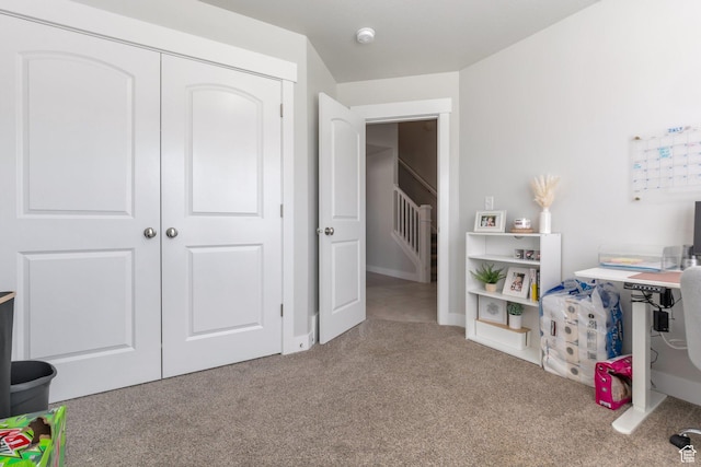 game room with carpet