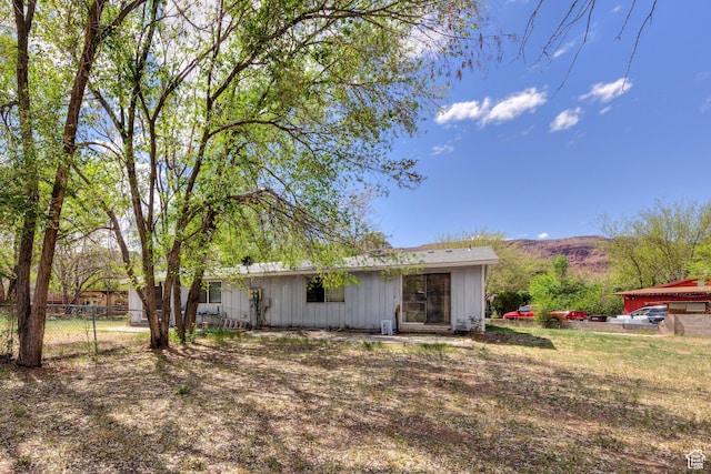 451 & Dr, Moab, UT 84532 - view of front of home featuring fence