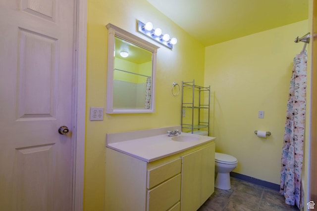 full bath featuring toilet, vanity, and baseboards