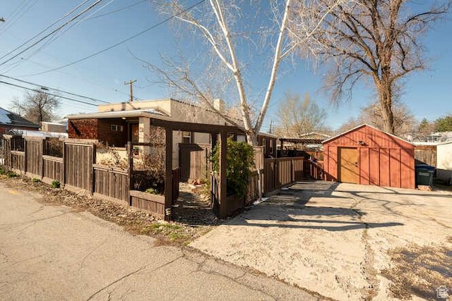 771 E Belmont Ave, Salt Lake City, UT 84105 - view of side of property featuring an outdoor structure, a gate, driveway, and a fenced front yard