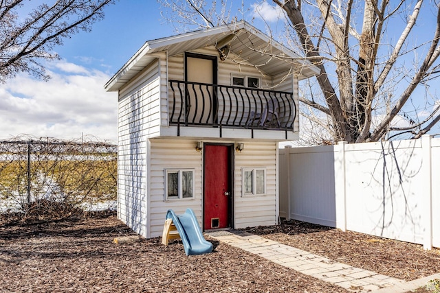 exterior space featuring fence