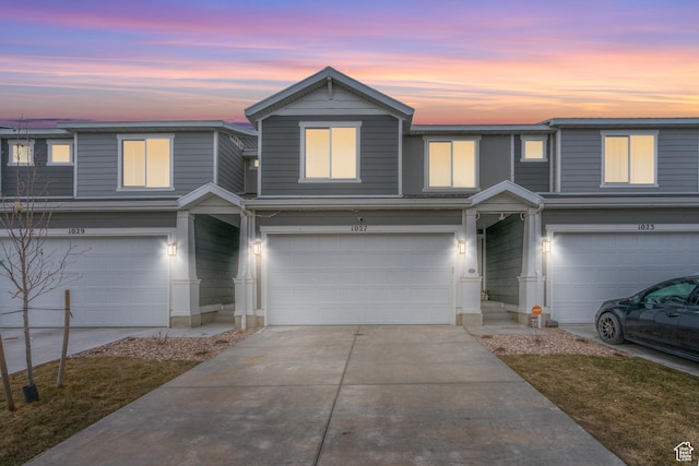 view of front facade with a garage and driveway