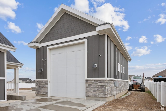 9227 N Horizon Dr, Eagle Mountain, UT 84005 - garage with fence