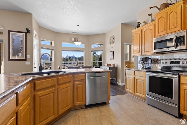846 S 800 E, New Harmony, UT 84757 - kitchen featuring a sink, stainless steel appliances, dark countertops, and pendant lighting