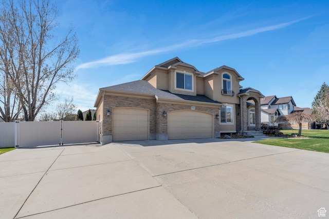 view of front of house featuring fence, stucco siding, a front lawn, a gate, and driveway