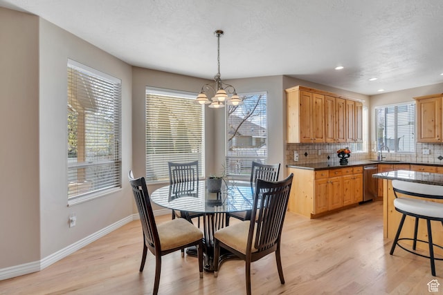 dining space with a chandelier, light wood-type flooring, baseboards, and recessed lighting