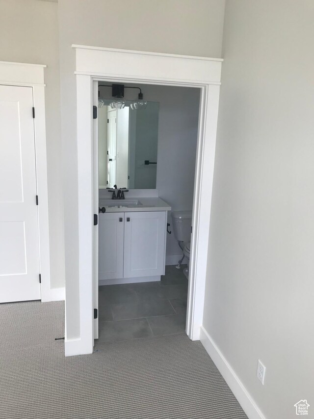 10887 S Lamond Dr, South Jordan, UT 84009 - hall featuring carpet, baseboards, and a sink
