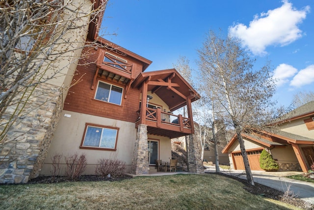 1056 W Lime Canyon Rd, Midway, UT 84049 - exterior space featuring driveway, stucco siding, and a lawn