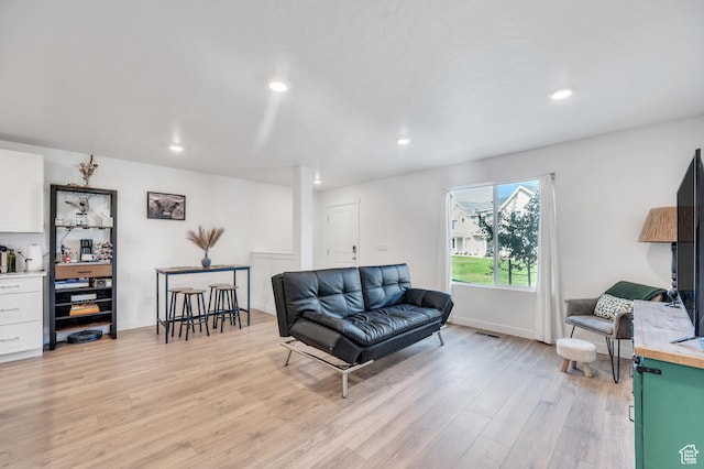 388 N Regatta Ln, Saratoga Springs, UT 84045 - sitting room featuring light wood finished floors, visible vents, recessed lighting, and baseboards