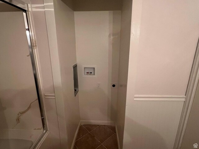 916 E Sunburn Ln, Sandy, UT 84094 - washroom featuring hookup for a washing machine, baseboards, tile patterned floors, and laundry area