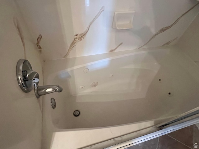 916 E Sunburn Ln, Sandy, UT 84094 - interior details with a tub with jets
