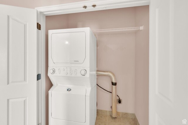8851 S Humboldt Ct W, West Jordan, UT 84081 - laundry room featuring stacked washing machine and dryer and baseboards