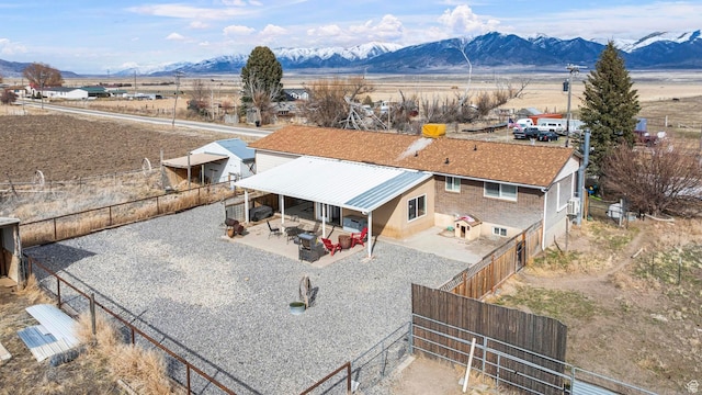 bird's eye view featuring a mountain view