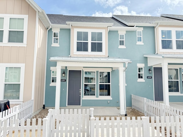 view of property featuring a fenced front yard, stucco siding, and a porch