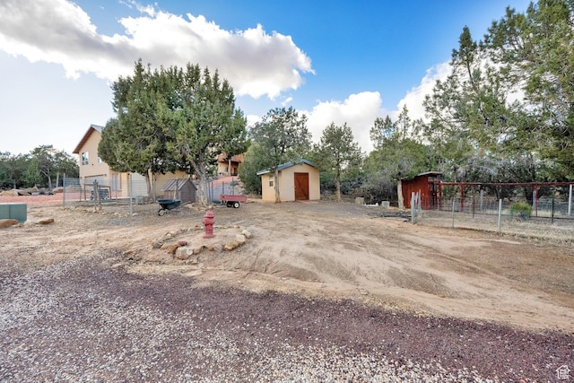 1617 N Mount Zion Dr, Apple Valley, UT 84737 - view of yard with an outbuilding and fence