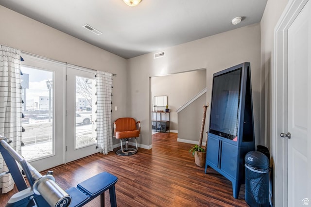 4712 W S Jordan Pkwy S, South Jordan, UT 84009 - living area featuring visible vents, plenty of natural light, baseboards, and wood finished floors