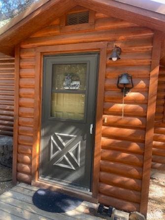 1372 S Cottonwood Ln, Hatch, UT 84735 - entrance to property featuring visible vents and log veneer siding