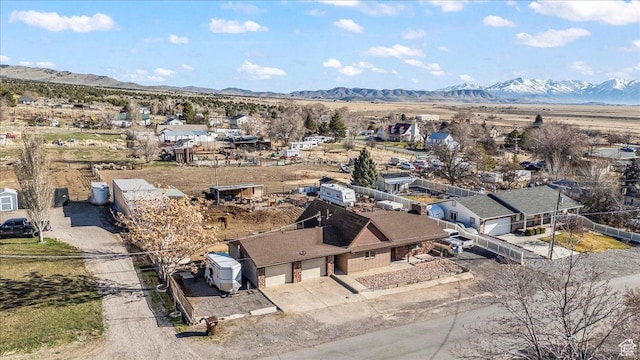birds eye view of property featuring a mountain view