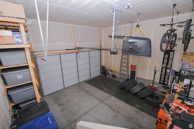 6219 W S Jordan Pkwy Unit 221, South Jordan, UT 84009 - garage with a garage door opener