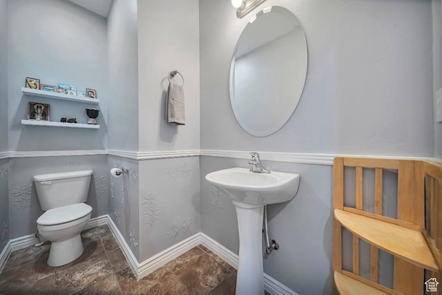 1951 N Hollow Ct, Lehi, UT 84043 - half bath with baseboards and toilet