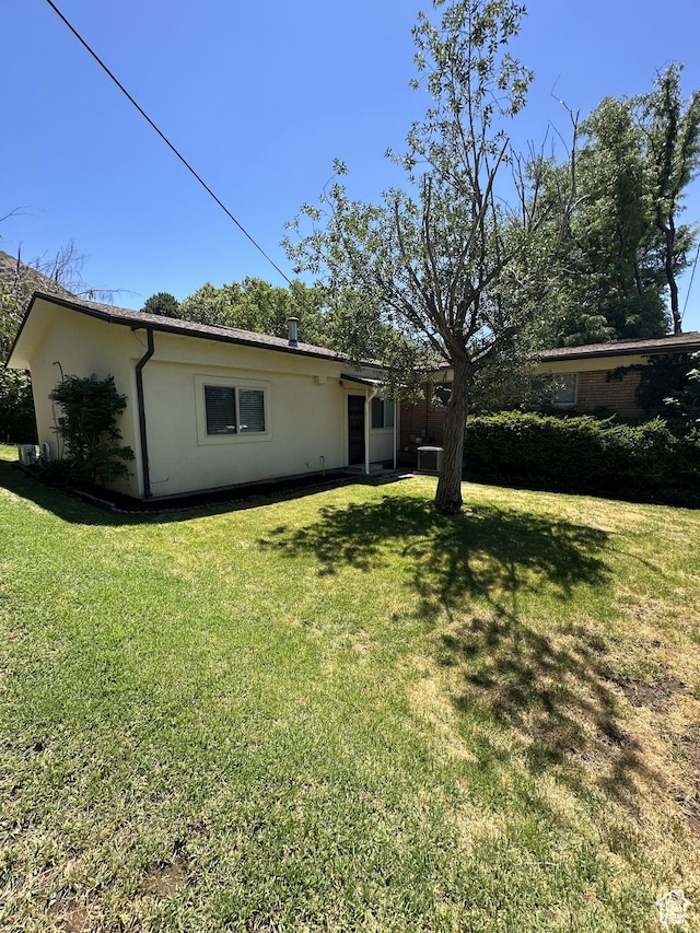 view of yard featuring central AC