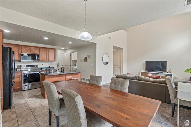 576 E 1540 S, Lehi, UT 84043 - dining area featuring light tile patterned flooring, a textured ceiling, visible vents, and recessed lighting