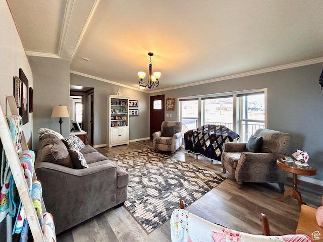 living area with baseboards, wood finished floors, ornamental molding, and a chandelier